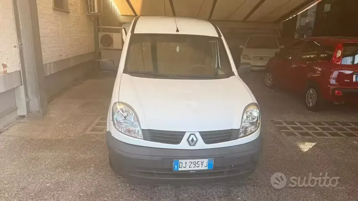Usata Renault Kangoo 61 CV (44 kW) 2007 Bianco Monovolume