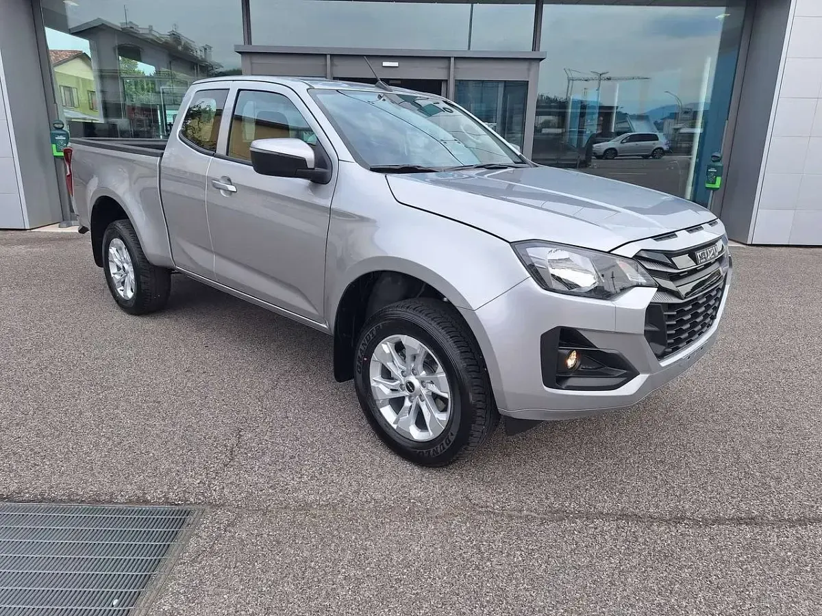 Nuova Isuzu D-Max 163 CV (119 kW) 2026 Mercury silver Pick-up
