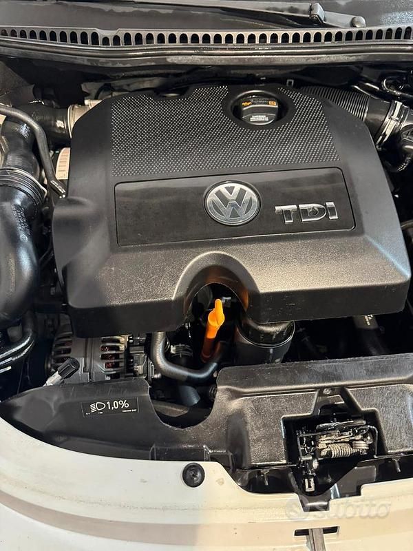 Usata VW New Beetle 105 CV (77 kW) 2010 Bianco Utilitaria