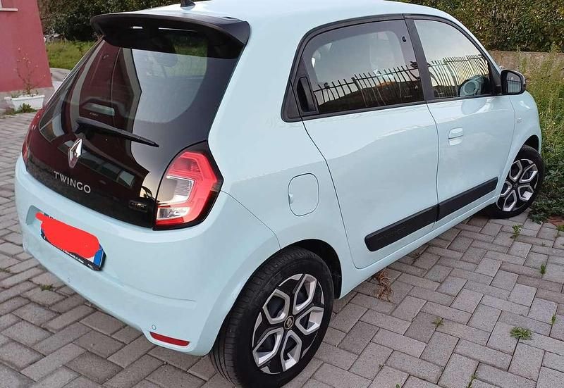 Usata Renault Twingo Equilibre 30 kW (42 CV) 2023 Blu/azzurro Utilitaria