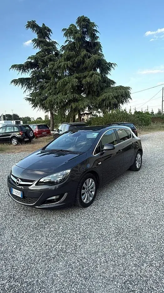 Usata Opel Astra 110 CV (80 kW) 2014 Grigio Berlina