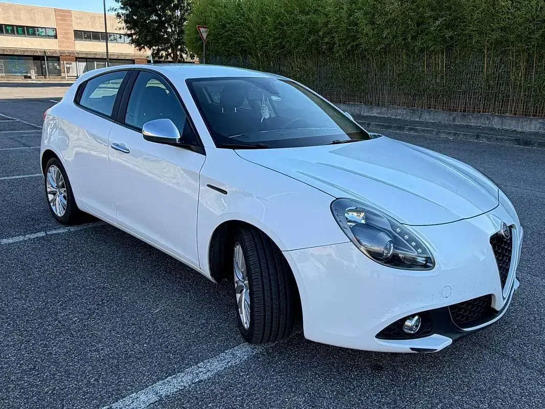 Usata Alfa Romeo Giulietta 120 CV (88 kW) 2017 Bianco Utilitaria