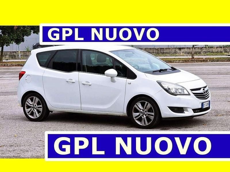 Bianco Usata 2015 Opel Meriva Monovolume | 3900 € (Buon prezzo) - Immagine 1/4