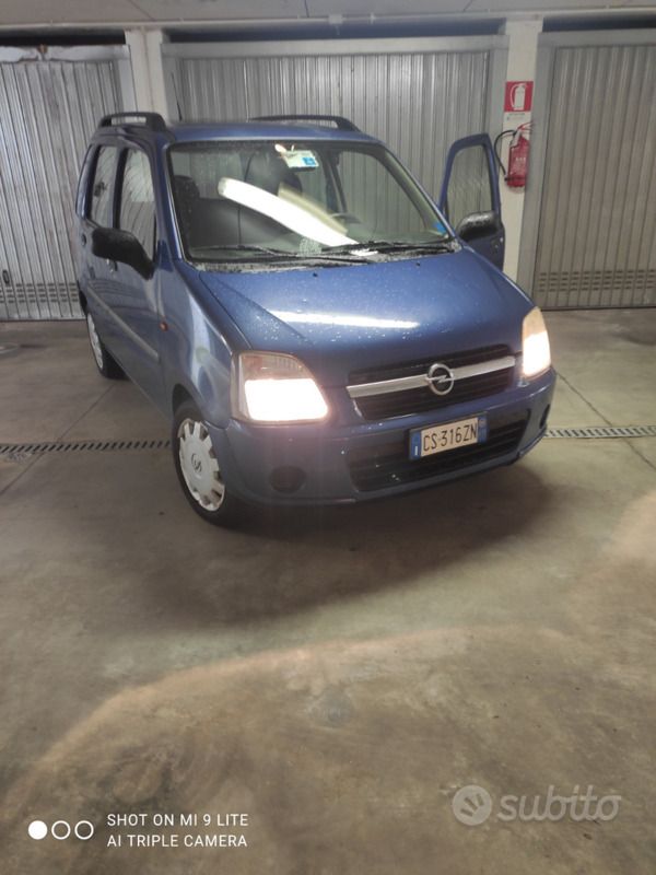 Usata Opel Agila 60 CV (44 kW) 2004 Blu Utilitaria