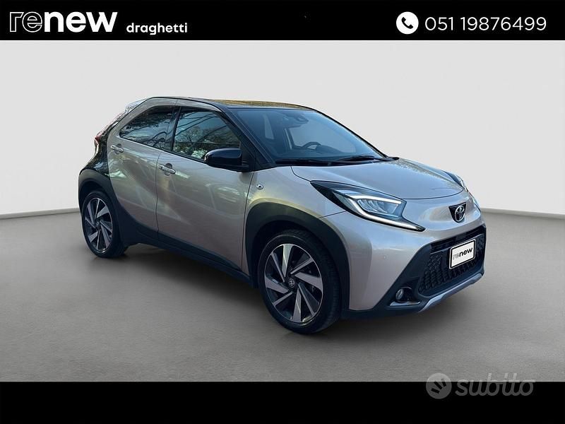 Usata Toyota Aygo X Lounge 72 CV (52 kW) 2024 Beige SUV