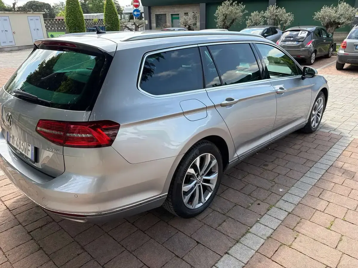 Usata VW Passat Highline 150 CV (110 kW) 2017 Grigio Station wagon