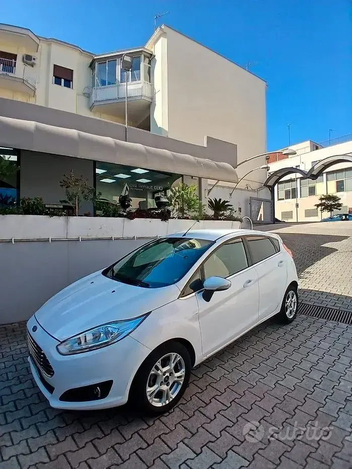 Usata Ford Fiesta 97 CV (71 kW) 2017 Bianco Utilitaria