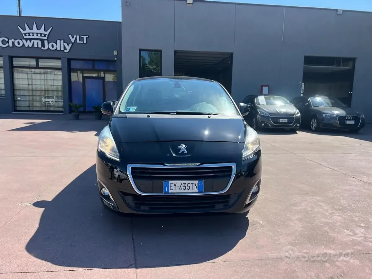 Usata Peugeot 5008 Business-Line 120 CV (88 kW) 2015 Nero Monovolume