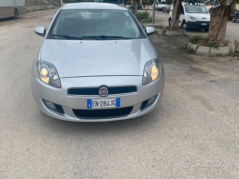 Usata Fiat Bravo 104 CV (76 kW) 2012 Grigio Utilitaria