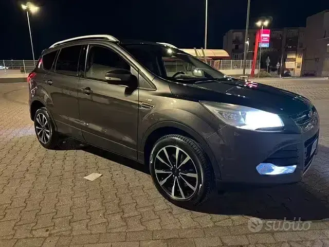 Usata Ford Kuga 140 CV (102 kW) 2014 Grigio SUV