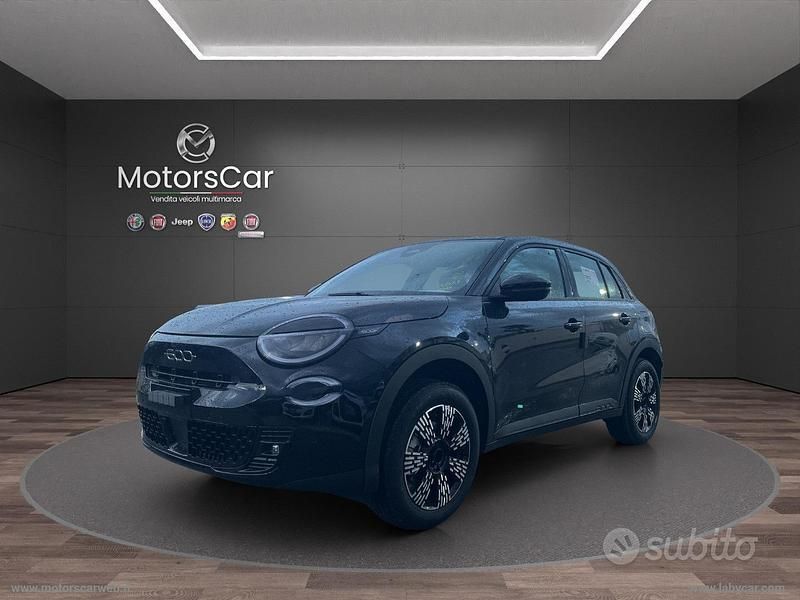 Nuova Fiat 600 Pop 110 CV (80 kW) 2025 Rosso Berlina