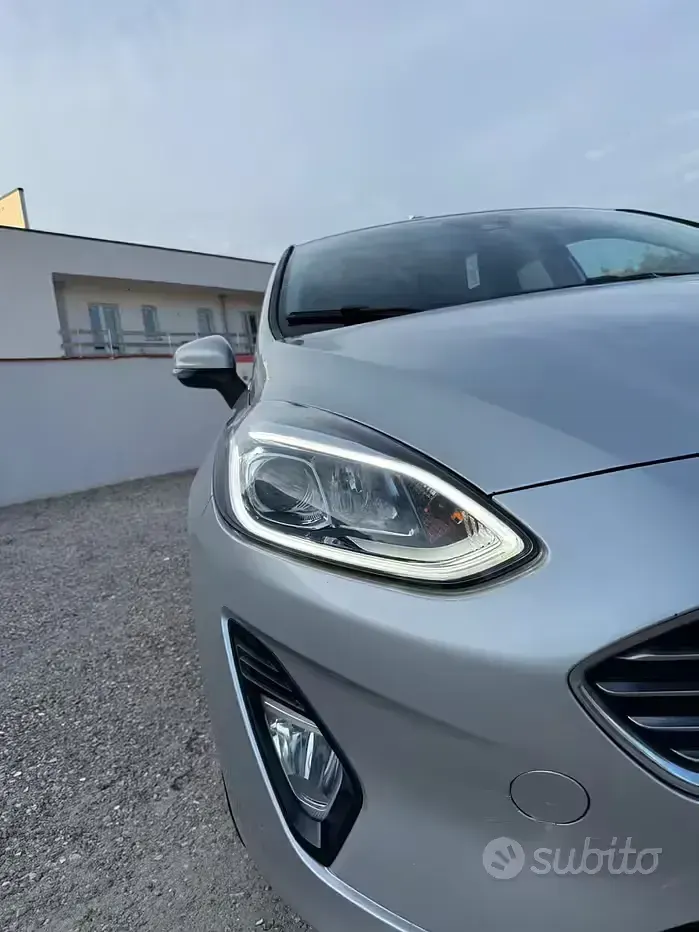Usata Ford Fiesta Titanium 85 CV (62 kW) 2017 Grigio Utilitaria