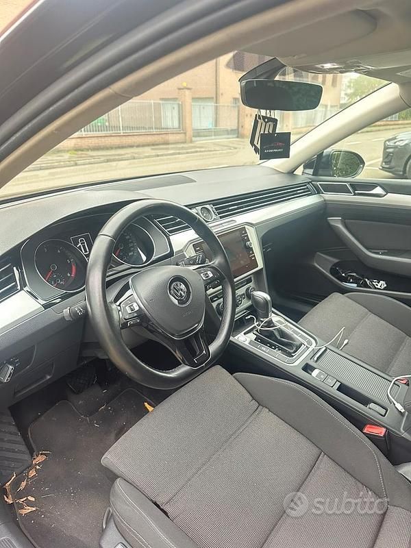 Usata VW Passat 120 CV (88 kW) 2017 Nero Station wagon
