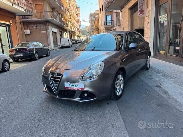 Usata Alfa Romeo Giulietta Distinctive 105 CV (77 kW) 2011 Grigio Utilitaria