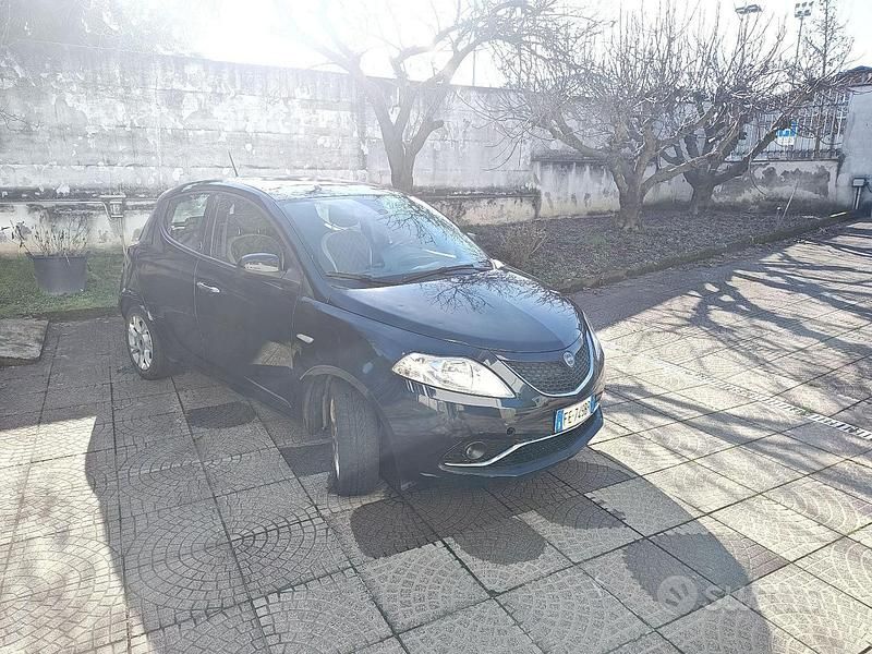 Blu Usata 2016 Lancia Ypsilon Due volumi | 6000 € (Super prezzo) - Immagine 1/4