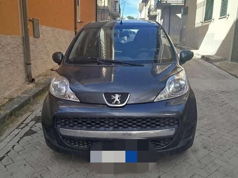 Usata Peugeot 107 68 CV (50 kW) 2010 Nero Utilitaria