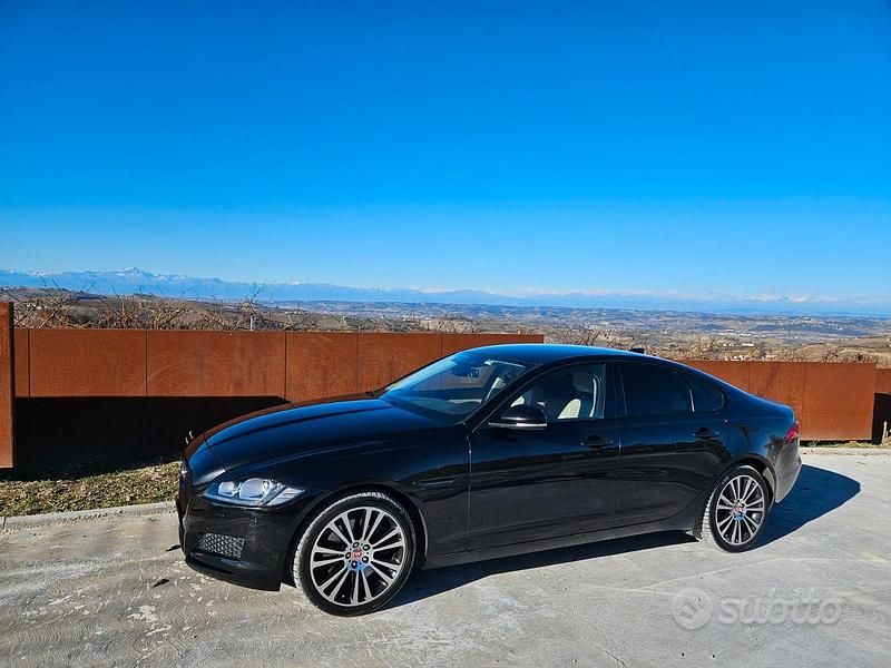 Usata Jaguar XF 180 CV (132 kW) 2019 Nero Berlina