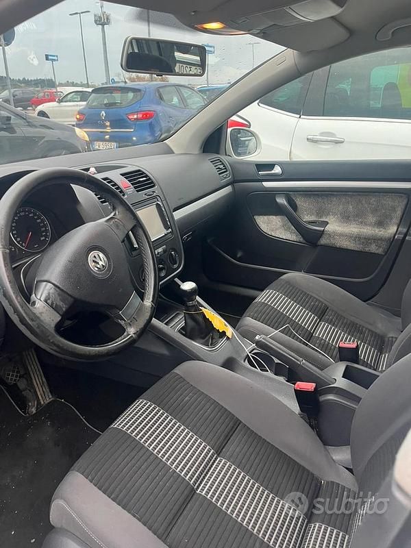 Usata VW Golf VI 102 CV (75 kW) 2009 Bianco Utilitaria