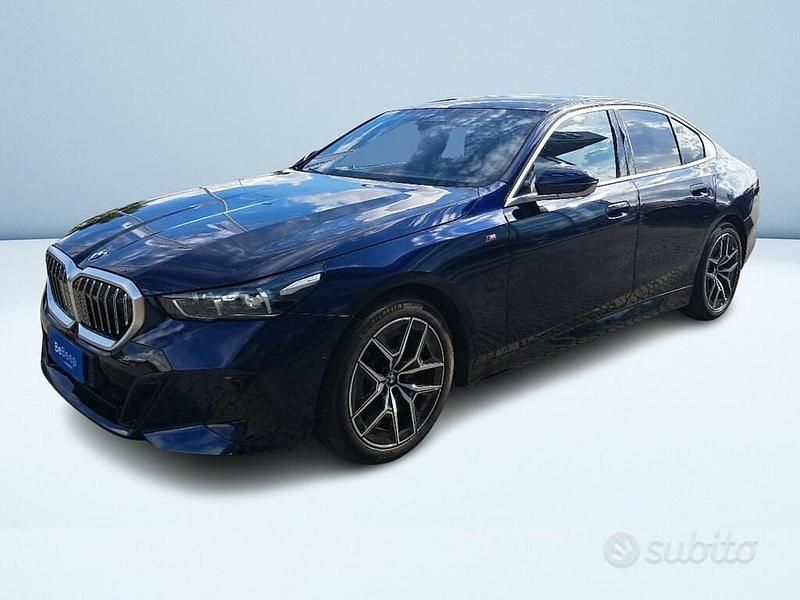 Blu Usata 2023 BMW 520 M Sport Tre volumi | 46.900 € (Super prezzo) - Immagine 1/3