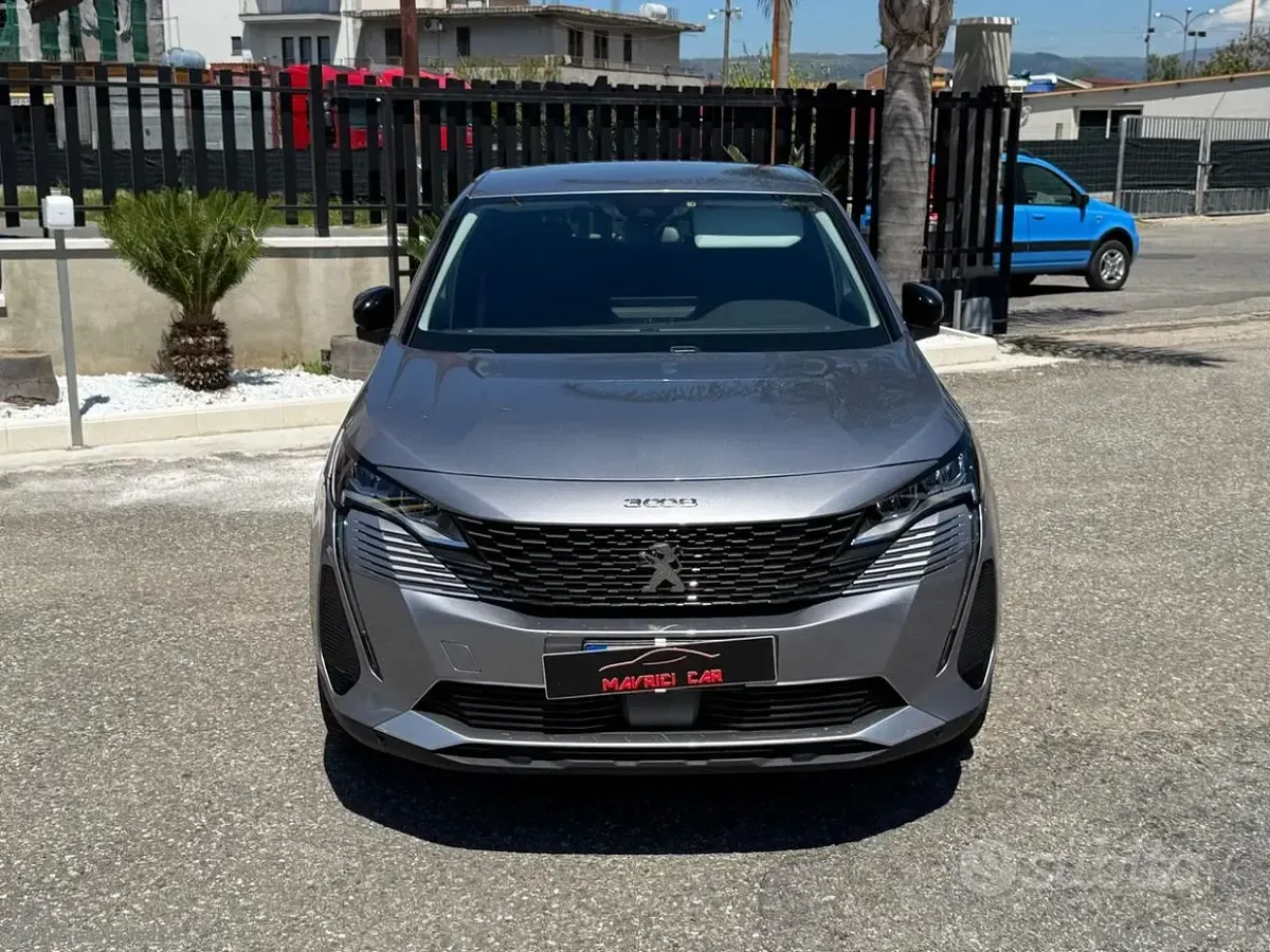 Usata Peugeot 3008 Allure 131 CV (96 kW) 2022 Argento SUV