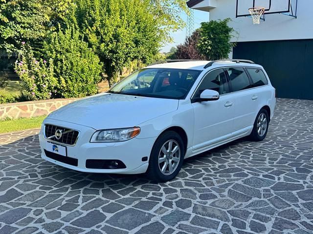 Usata Volvo V70 Momentum 231 CV (169 kW) 2010 Bianco Station wagon