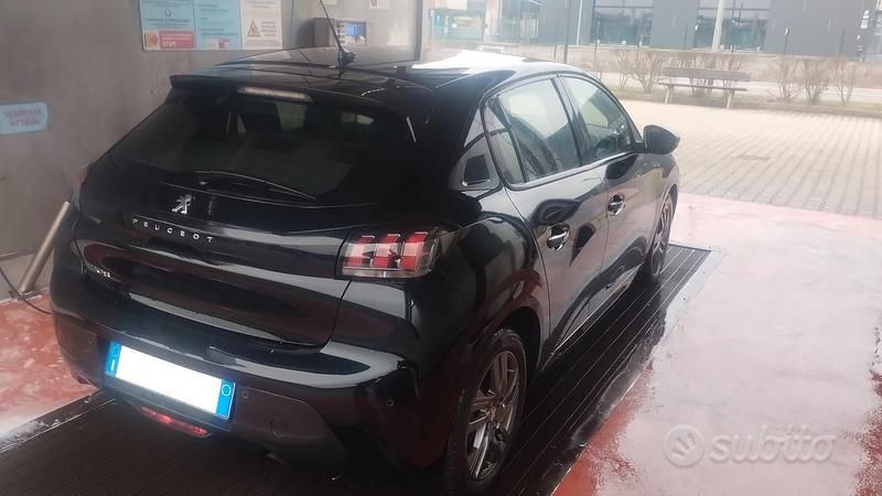 Nero Usata 2022 Peugeot 208 Utilitaria | 11.700 € (Super prezzo) - Immagine 1/4