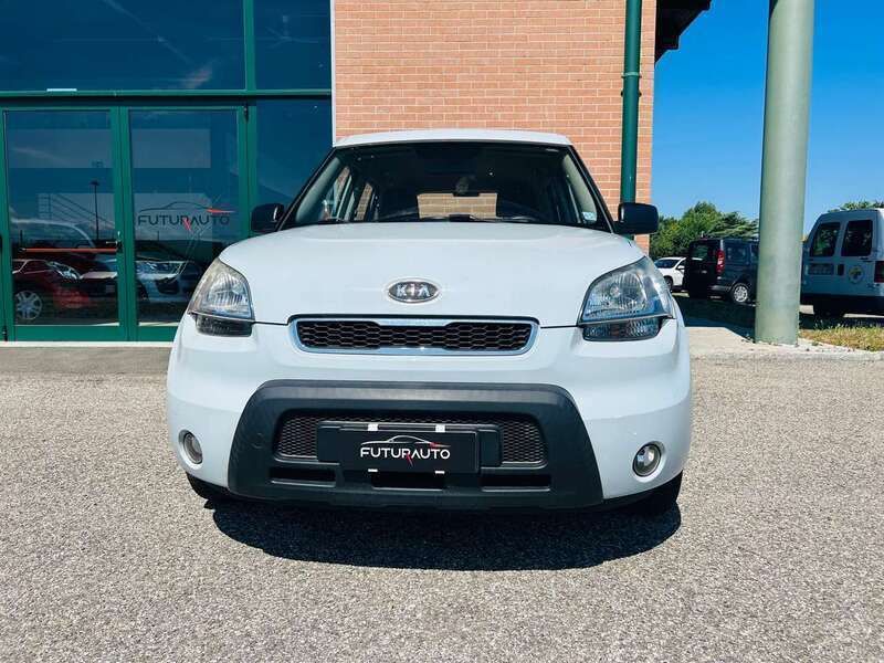 Usata Kia Soul 126 CV (92 kW) 2010 Argento SUV