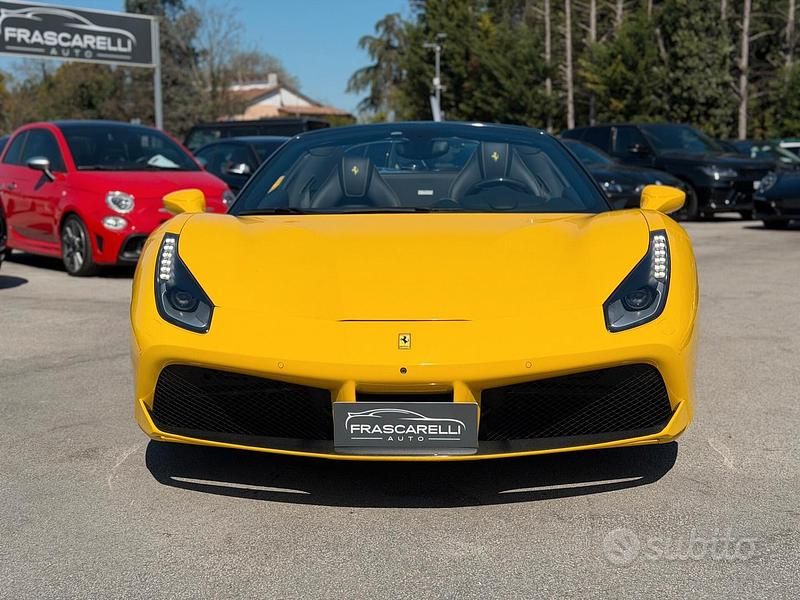 Usata Ferrari 488 670 CV (492 kW) 2017 Giallo Cabrio