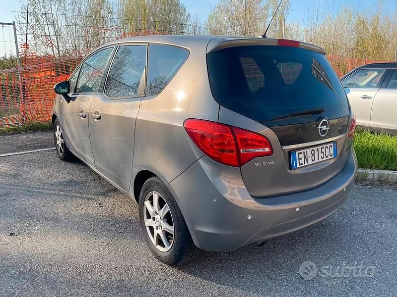 Usata Opel Meriva 120 CV (88 kW) 2012 Grigio Monovolume