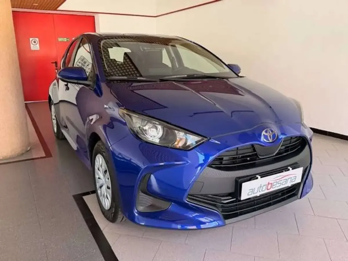 Nuova Toyota Yaris Hybrid 92 CV (67 kW) 2026 Blu/azzurro Berlina