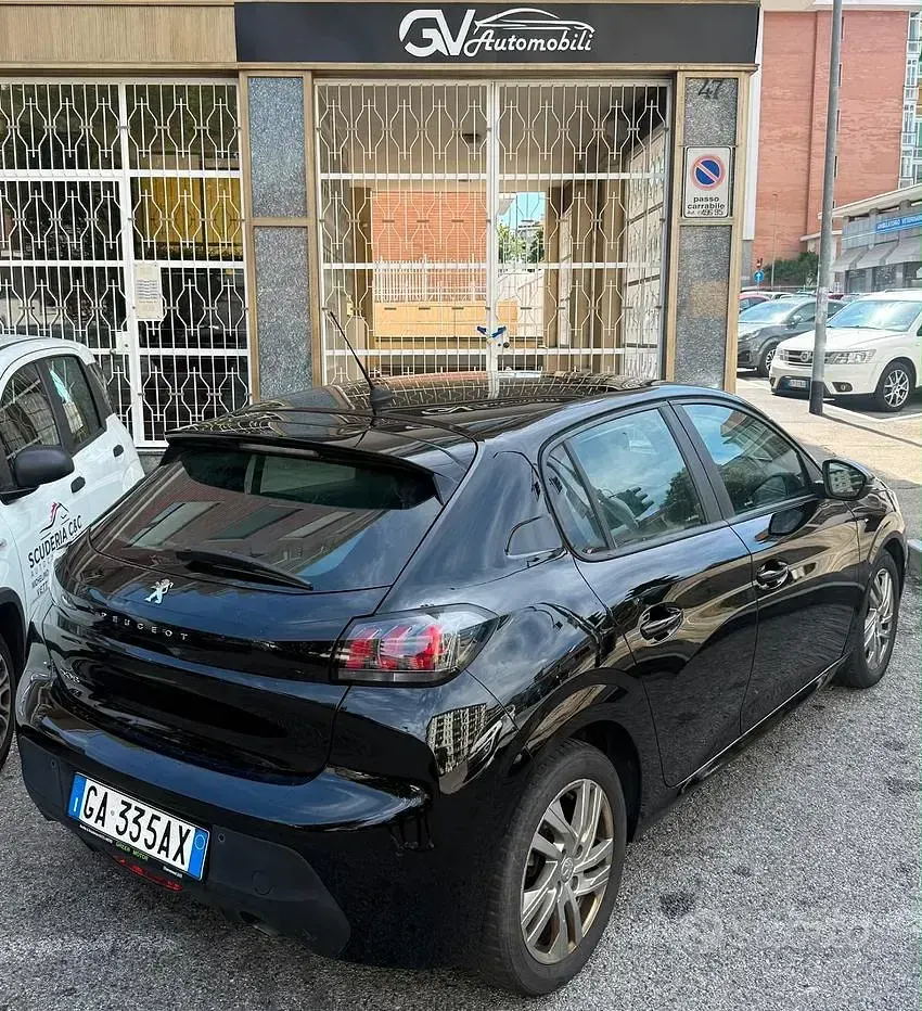Usata Peugeot 208 Active 101 CV (74 kW) 2020 Nero Utilitaria