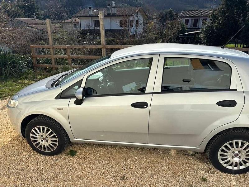 Usata Fiat Grande Punto 77 CV (56 kW) 2013 Grigio Utilitaria