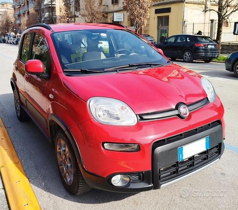 Usata Fiat Panda Trekking 85 CV (62 kW) 2016 Rosso Utilitaria