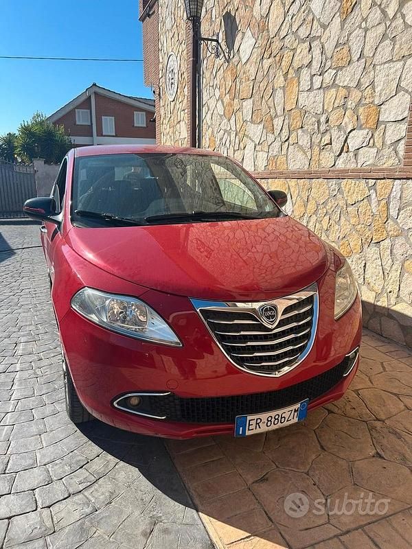 Usata Lancia Ypsilon 85 CV (62 kW) 2013 Rosso Utilitaria