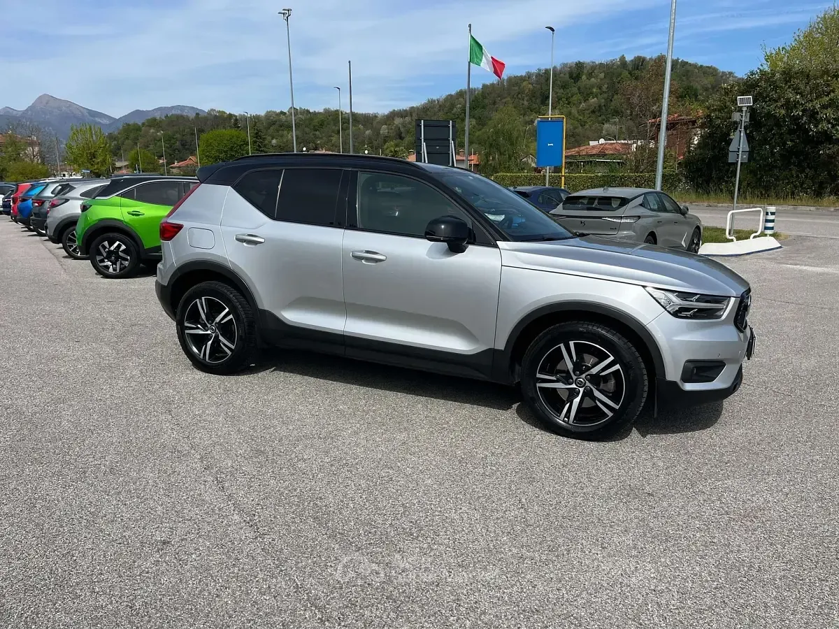 Usata Volvo XC40 R-Design 190 CV (139 kW) 2018 Argento SUV