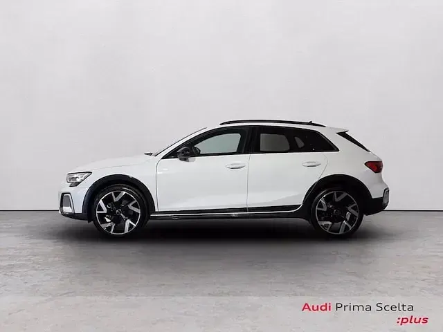 Usata Audi A3 Comfort 150 CV (110 kW) 2024 Bianco ghiacciaio metallizzato Berlina