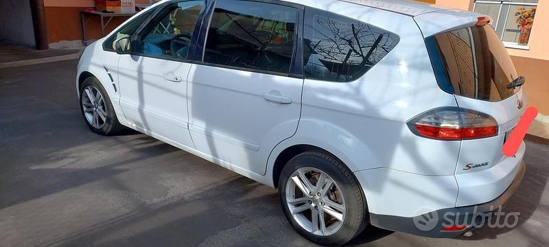 Gebraucht Ford S-MAX 140 PS (102 kW) 2010 Weiß Van / Kleinbus