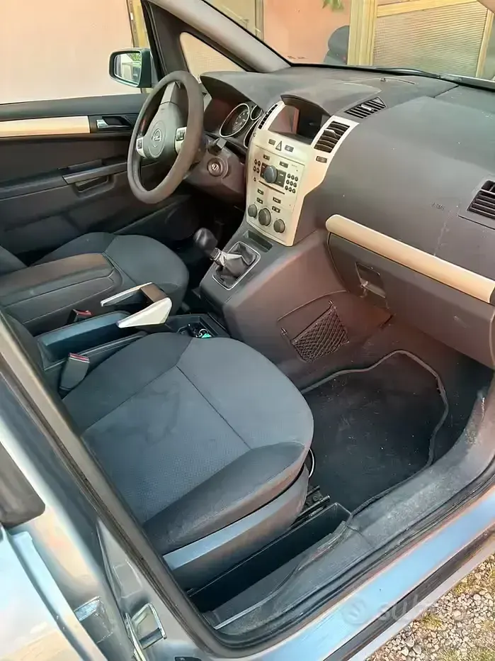 Usata Opel Zafira 101 CV (74 kW) 2008 Grigio Monovolume