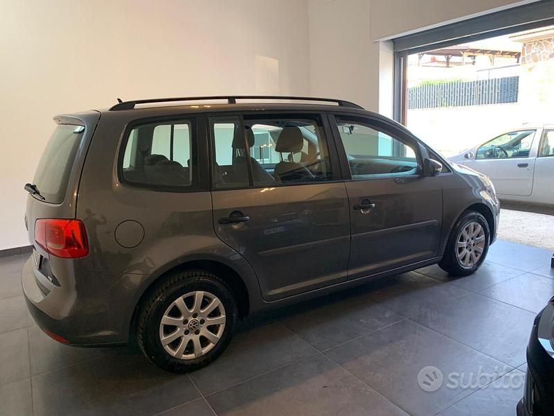 Usata VW Touran Comfortline 105 CV (77 kW) 2013 Grigio Monovolume