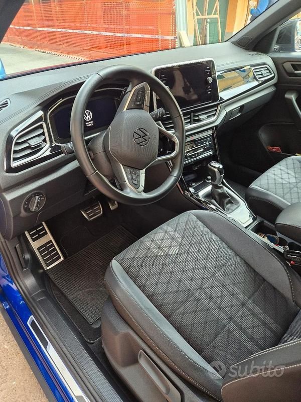 Usata VW T-Roc R-line 150 CV (110 kW) 2024 Blu SUV