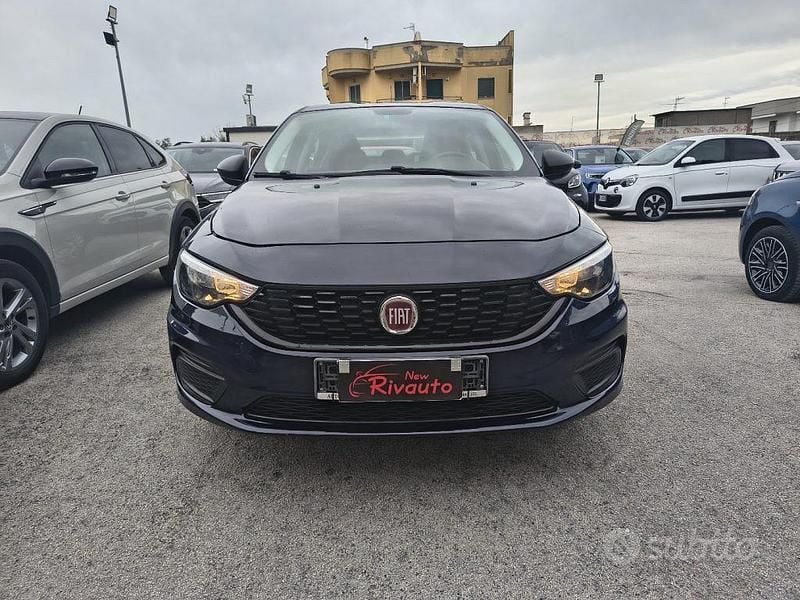 Usata Fiat Tipo Lounge 120 CV (88 kW) 2019 Blu Berlina