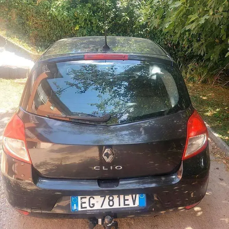 Usata Renault Clio III 75 CV (55 kW) 2011 Nero Berlina