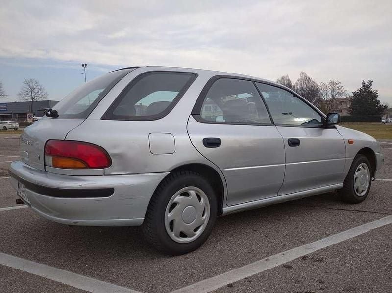 Usata Subaru Impreza 90 CV (66 kW) 1993 Argento Station wagon