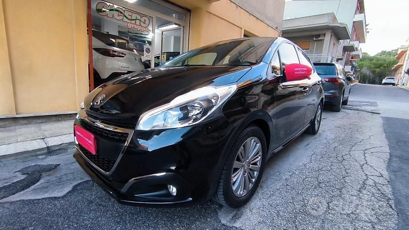 Usata Peugeot 208 Allure 83 CV (61 kW) 2019 Nero Utilitaria