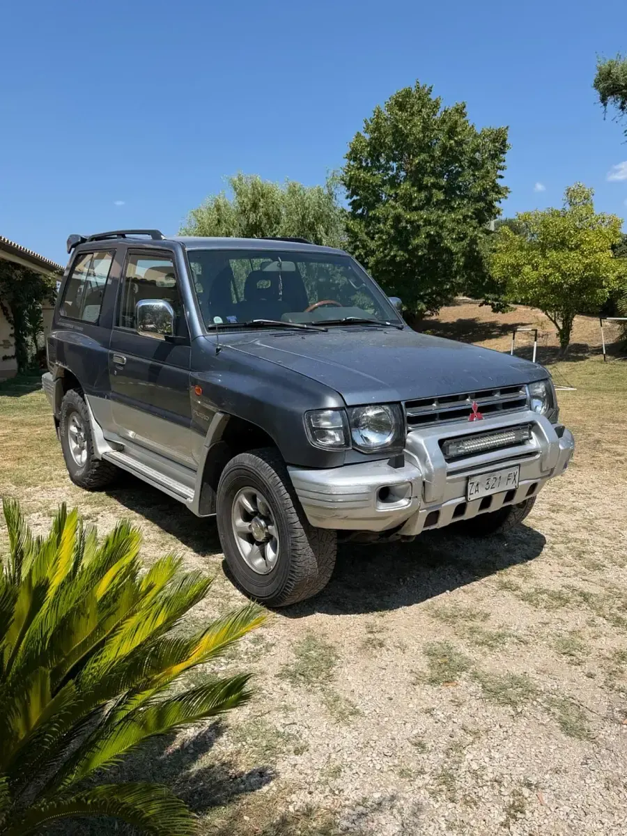 Usata Mitsubishi Pajero Top 99 CV (72 kW) 1998 Grigio SUV