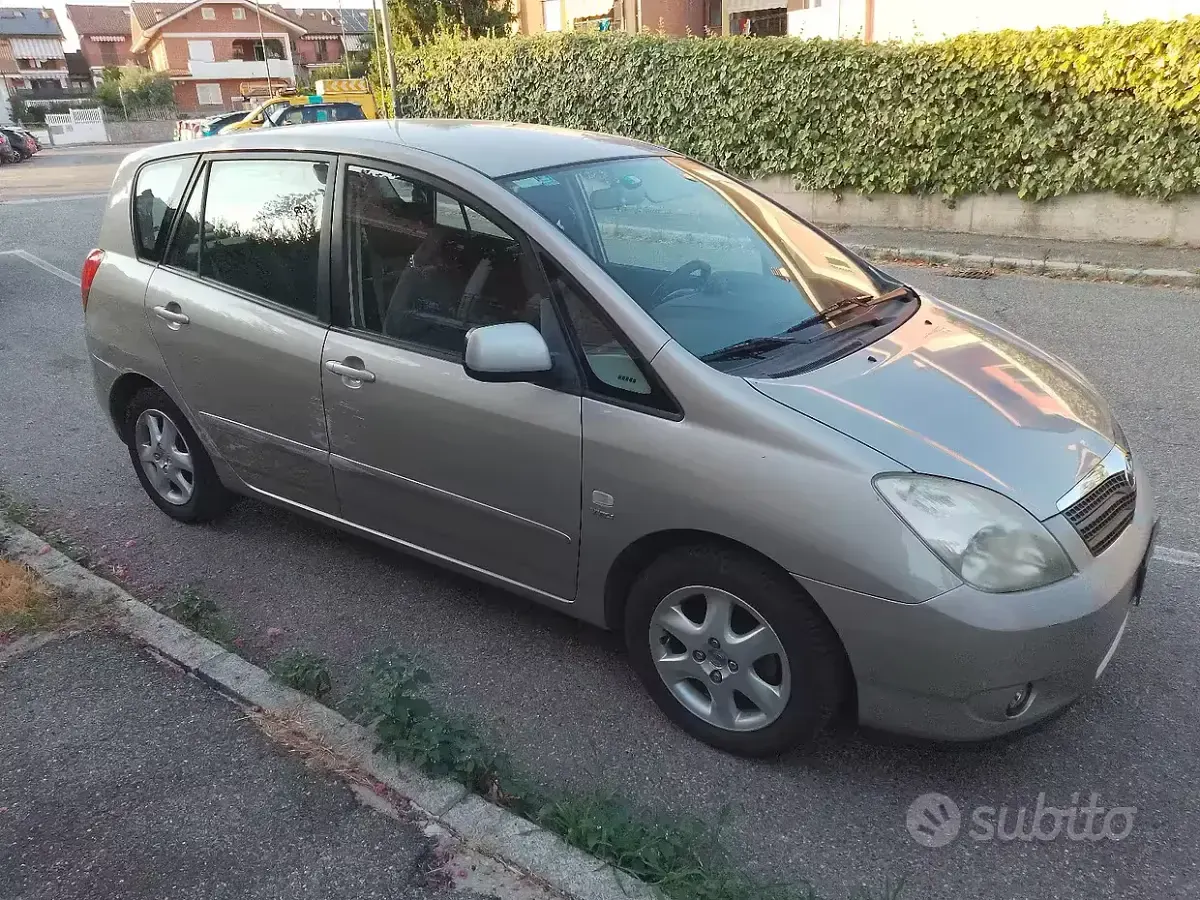 Usata Toyota Corolla 110 CV (80 kW) 2002 Monovolume