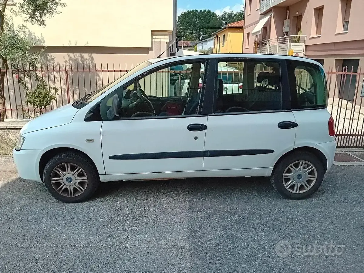 Usata Fiat Multipla 103 CV (75 kW) 2007 Bianco Monovolume
