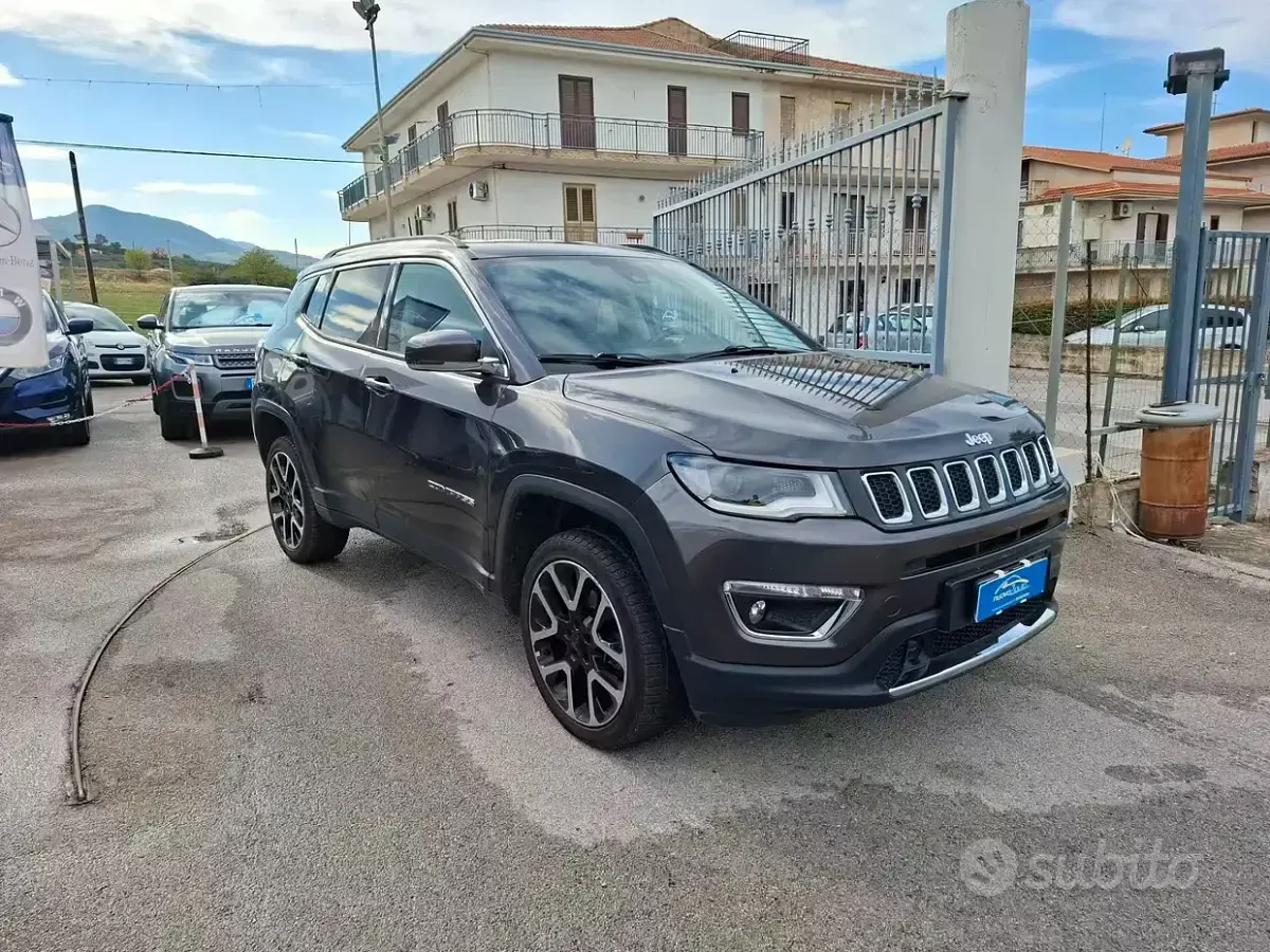 Usata Jeep Compass Limited 140 CV (102 kW) 2018 Grigio SUV