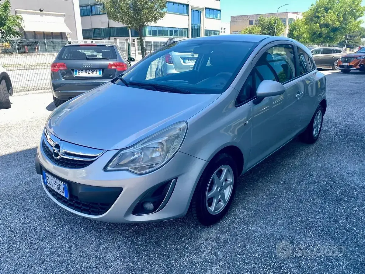 Usata Opel Corsa 86 CV (63 kW) 2012 Grigio Utilitaria