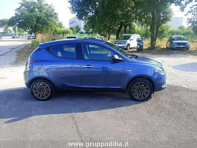 Usata Lancia Ypsilon Gold 69 CV (50 kW) 2022 Blu Utilitaria